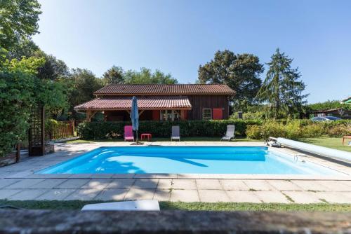 a swimming pool in front of a house at Gite de pernaout in Bélis