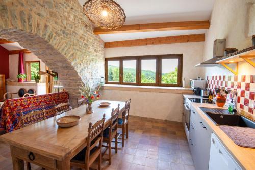 Dapur atau dapur kecil di Gîte Gîte Aulas 2/4 personnes
