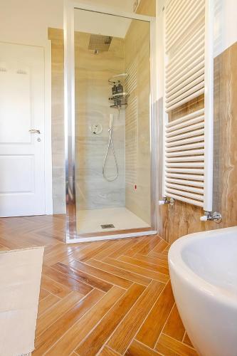a bathroom with a shower and a sink and a tub at Casa Giulia - 4 minuti a piedi dal mare in Varazze