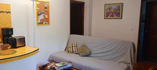 Ruang duduk di Le gite jaune a ampus