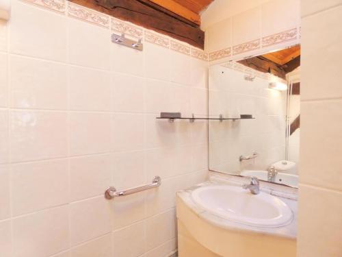 a bathroom with a sink and a mirror at Apiculteur in Herm