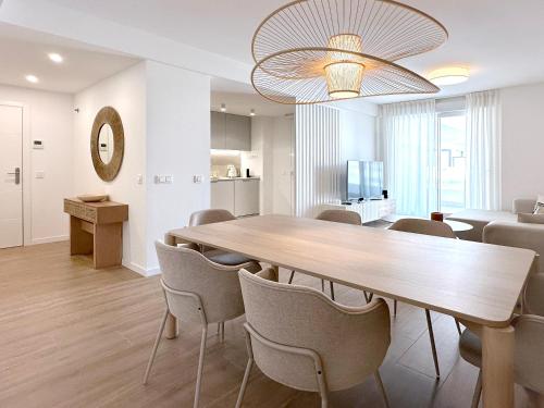 Breezy Bahía by Ginkgo Marbella Modern 3BR Retreat with Pool