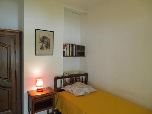 a bedroom with a bed and a table with a lamp at Les heures douces in Régusse