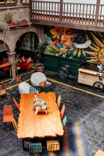 Black Llama Hostel Cuscoにあるシーティングエリア