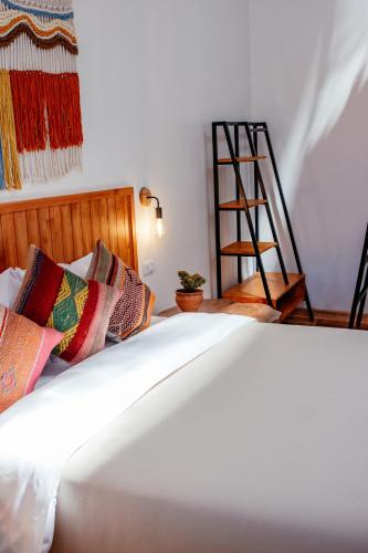 Black Llama Hostel Cuscoにあるベッド