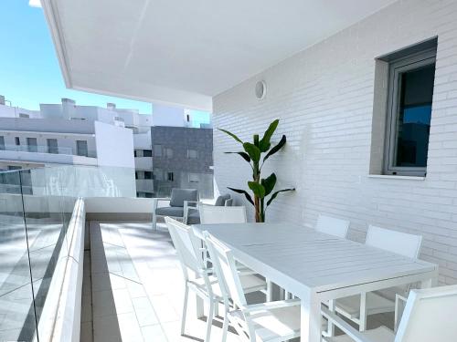 Breezy Bahía by Ginkgo Marbella Modern 3BR Retreat with Pool