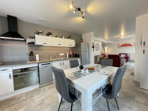 a kitchen and living room with a table and chairs at Uharte beherea in Souraïde