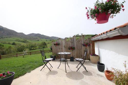 a patio with two chairs and a table and a fence at Xokoan in Sare