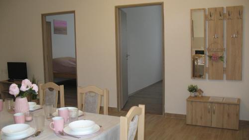 MátraterenyeにあるÍzisz Apartmanのギャラリーの写真