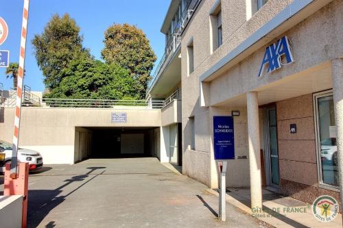 a parking meter in front of a parking garage at L'escale du linkin in Perros-Guirec