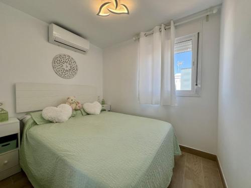 Postel nebo postele na pokoji v ubytování Manilva Sabinillas Atico w Seaviews by Homing