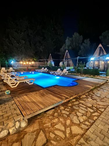 Бассейн в Antalya Havuzlu Bungalov или поблизости