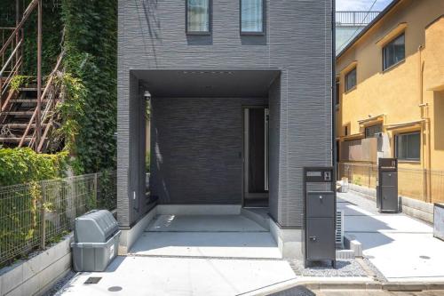 悠悠之家 池袋商业区 7分钟步行到池袋车站 3层独栋别墅 全新 3房2厅厨卫齐全 免费车库 奈飞影院