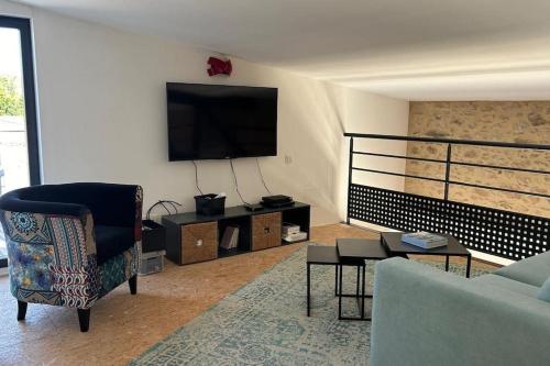TV a/nebo společenská místnost v ubytování LA Maison du Pressoir