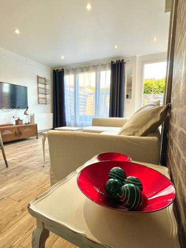 Luxury Stay with Terrace and AC 10 min to Paris