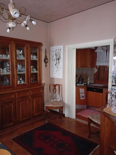 a living room with a chair and a kitchen at 49 Le Contesse Ide in Meolo