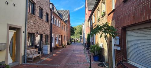 an alley in an old town with brick buildings at Ferienwohnung "Erika" Rees am Niederrhein in Rees