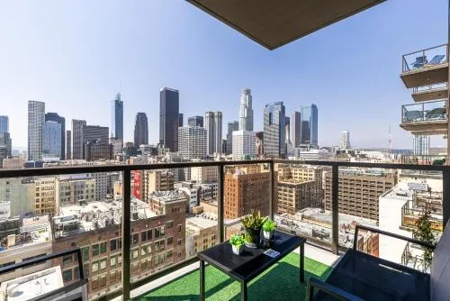 Top Floor High Rise 3 Bed DTLA Skyscraper Penthouse photo 42