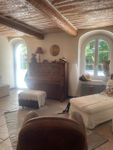 Ένα ή περισσότερα κρεβάτια σε δωμάτιο στο Chambre d'Hôtes Kyoto et SdB privée dans une Bastide du XVIIe Siècle