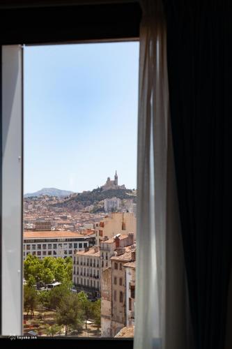 Vue générale sur la montagne ou vue sur la montagne depuis l'hôtel