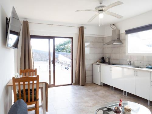 a kitchen with a table and a dining room at Villa Estrella Polar in Tahiche