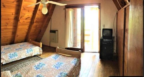 En eller flere senge i et værelse på Hermosa Cabaña a metros del mar