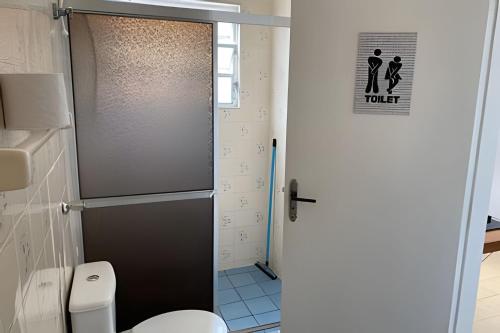 Bilik mandi di CONDOMÍNIO DAS TARTARUGAS
