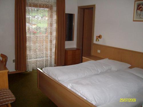 Voodi või voodid majutusasutuse Elmes toas