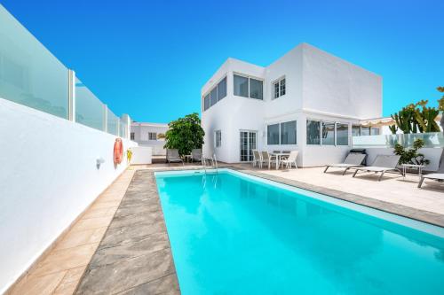 Lanzarote 2 - Private Pool, Air-Con and BBQ By Lanzarote Vacation Homes