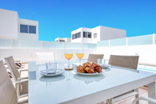 Lanzarote 2 - Private Pool, Air-Con and BBQ By Lanzarote Vacation Homes