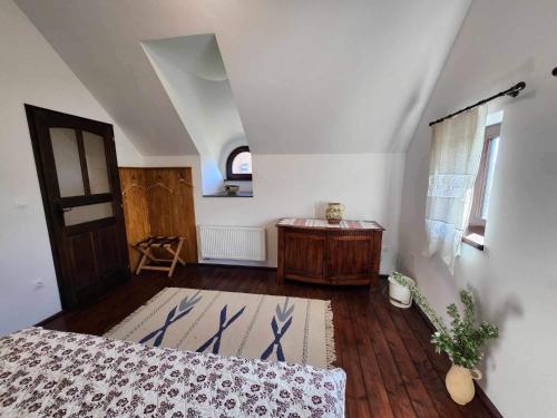 a bedroom with a bed and a wooden floor at A nyugalom háza in Szentbékkálla