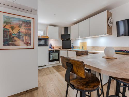 Photo de la galerie de l'établissement Appartement PMR T3 Neuf, Climatisé - Centre Station, Proche Océan, Terrasse Privative, Parking Sécurisé - FR-1-521-241, à Biscarrosse