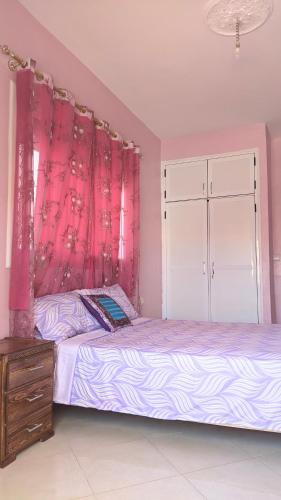 Кровать или кровати в номере Appartements de Vacances Près de la Plage Perle Bleue Saidia