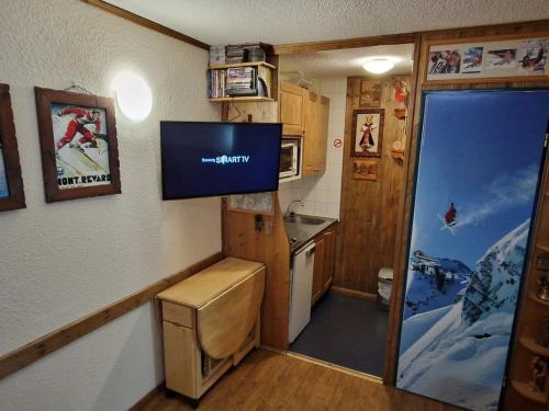 Photo de la galerie de l'établissement Studio cosy pour 4 au cœur de la station, à proximité des pistes et commerces, avec balcon ensoleillé - FR-1-265-219, à Valfréjus