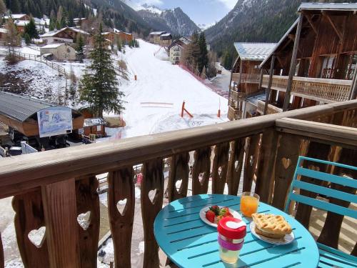 Studio cosy pour 4 au cœur de la station, à proximité des pistes et commerces, avec balcon ensoleillé - FR-1-265-219