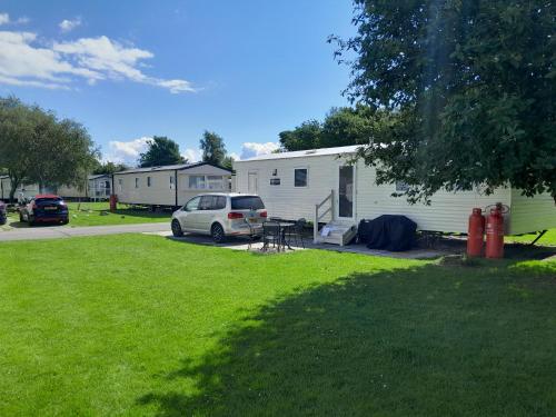 Ein Garten an der Unterkunft Ye Old'e Man Lake district Grange-over-Sands
