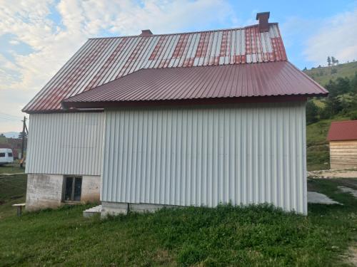 Gallery image of Petrovica in Aluga