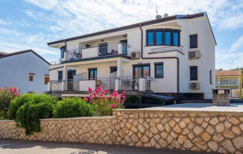 Gorgeous Apartment In Bogovici With Wifi