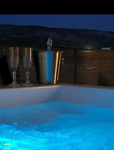 Acropolis Oasis Jacuzzi