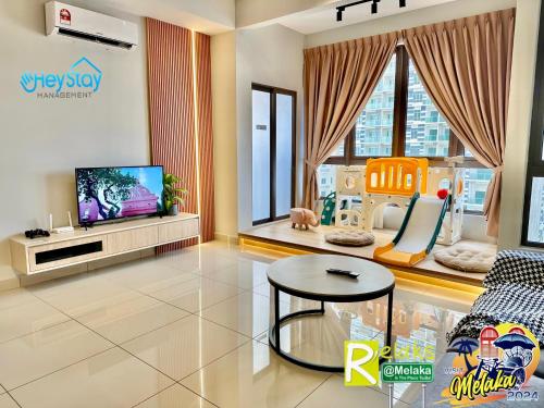 Televisyen dan/atau pusat hiburan di Bali Residence Melaka By Heystay Management