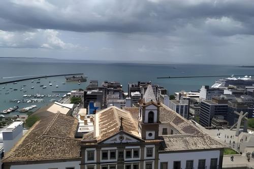 Uma vista do mar geral ou uma vista do mar a partir do apartamento