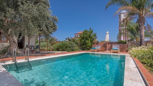 Bazén v ubytování Yiannis Cottage nebo v jeho okolí