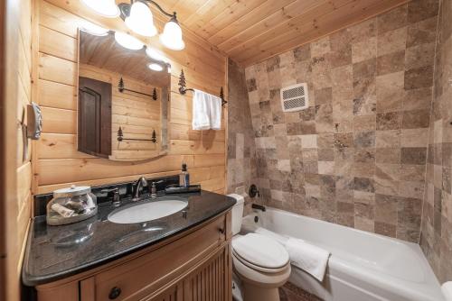 Ένα μπάνιο στο The Stew Cabin Cozy Escape Fireside Memories