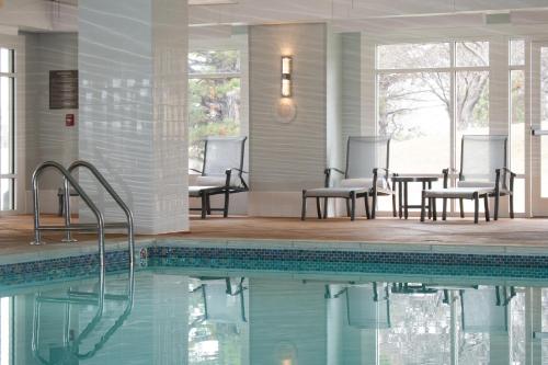 Hyatt Regency Wichitaの敷地内または近くにあるプール