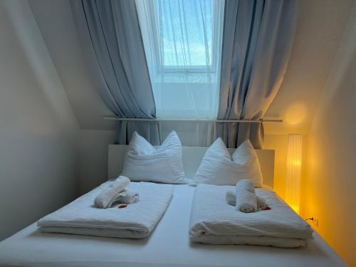 Una cama o camas en una habitación de "Home-Suite-Home" im historischen Zentrum von Hartberg