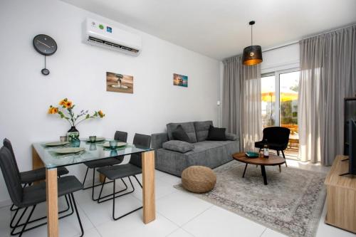 OASIS-Amazing Location, Sea View, Stylish Apartment