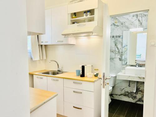 A kitchen or kitchenette at Little Troll House 1