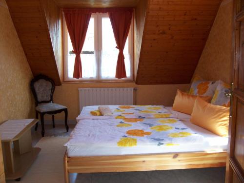 a bedroom with a large bed with a window at Haus Martha in Balatonudvari