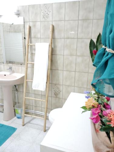 Bilik mandi di Charmant coin sur Durand
