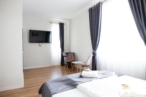 a hotel room with a bed and a tv at Turmhaus Hermannstadt in Sibiu